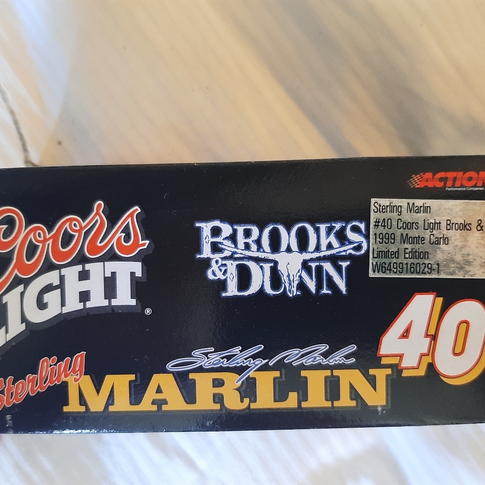 2000 Brooks & Dunn Sterling Marlin 40 Team Caliber Toy Car - Racing Champions